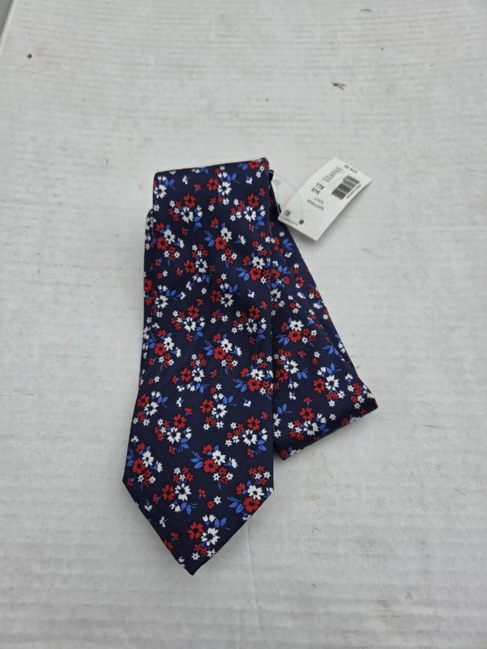 New ROUNDTREE & YORKE Handmade All Silk Men's‎ Tie Blue Red White Floral Design
